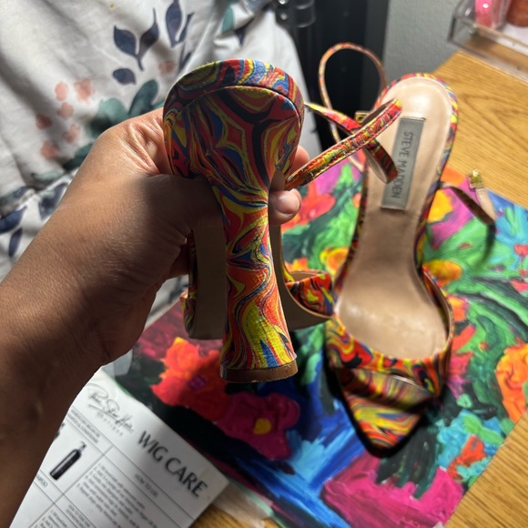 Steven Manden 4” heal size seven - Picture 8 of 8